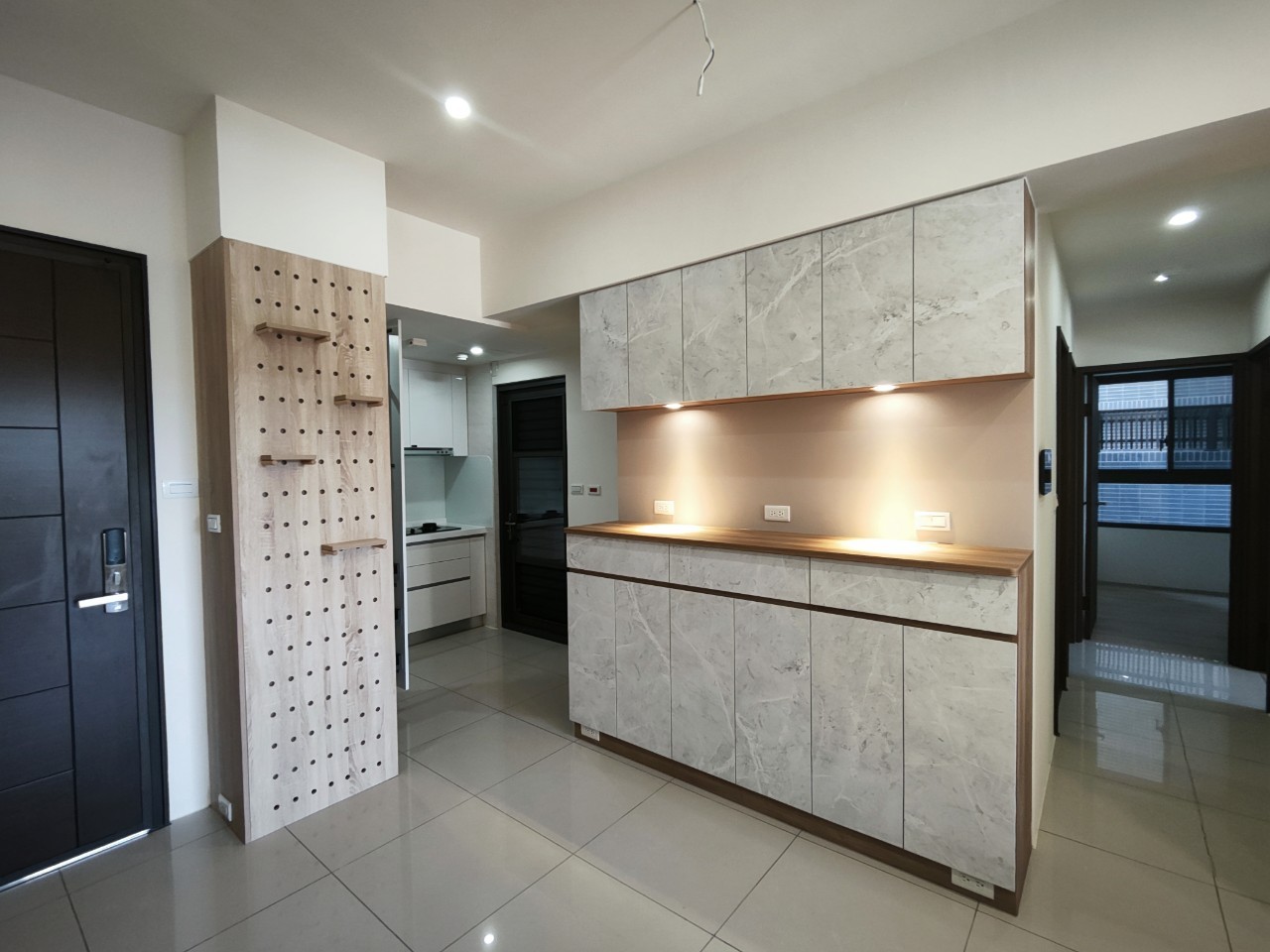 富宇世紀美_玄關吊櫃_3