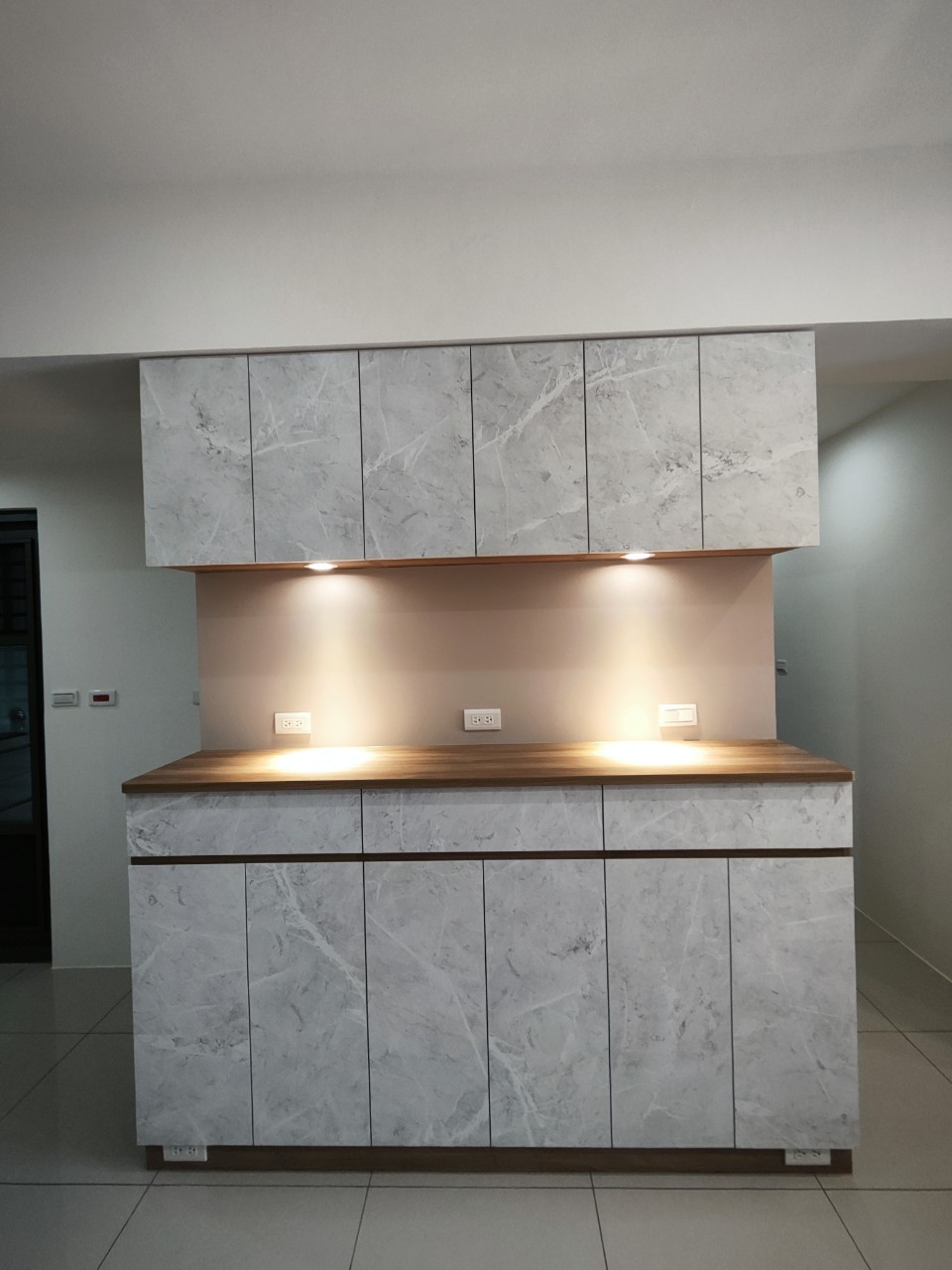 富宇世紀美_玄關吊櫃_2