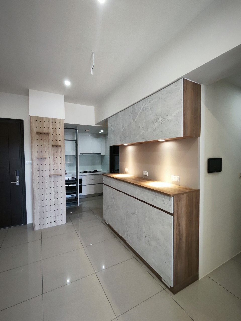 富宇世紀美_玄關吊櫃_4