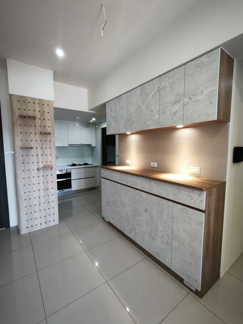 富宇世紀美_玄關吊櫃