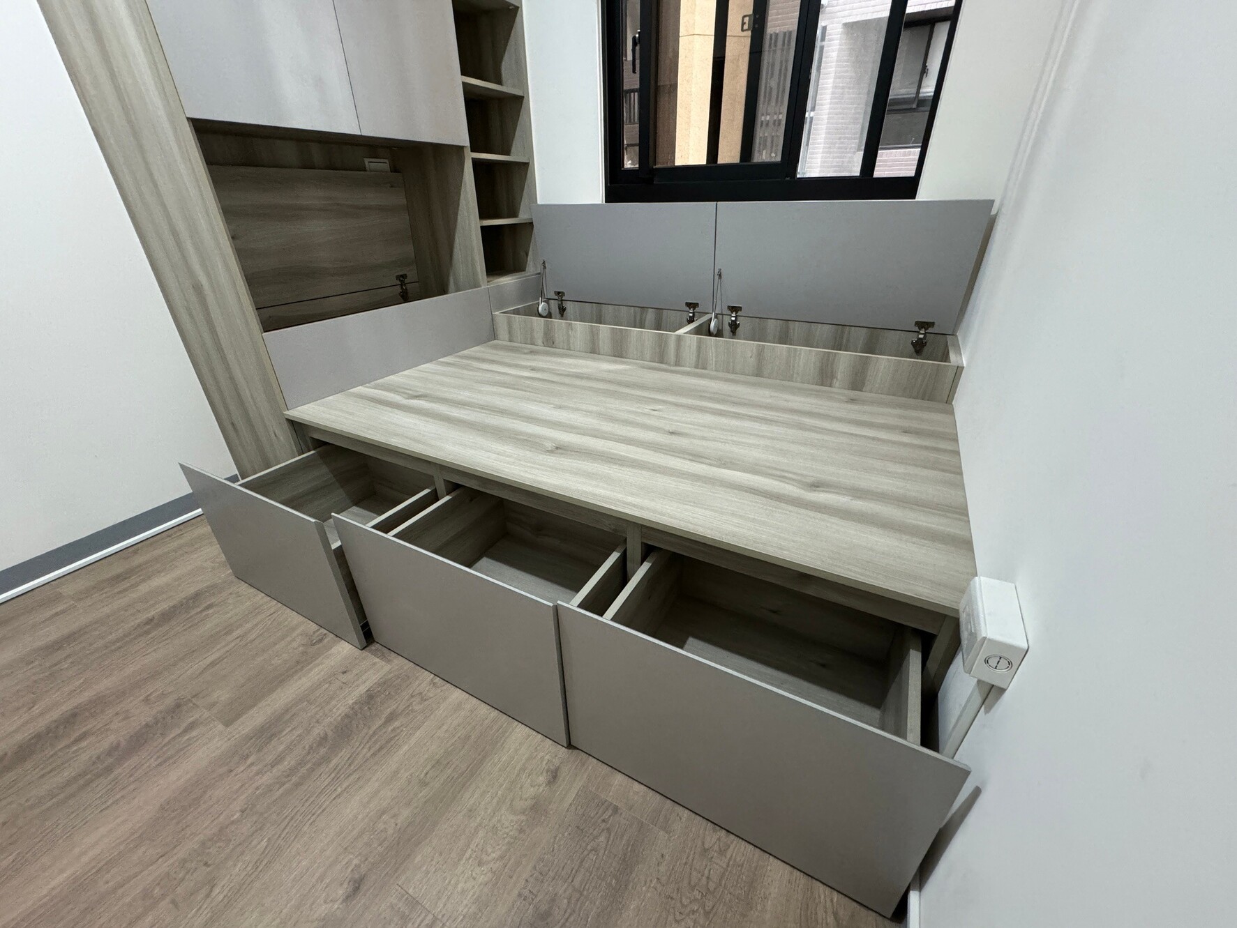 逸品系統櫃-臥榻